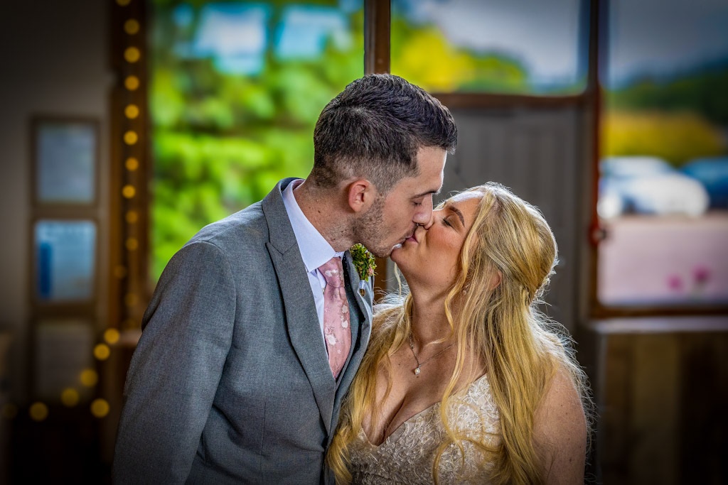 Bride and groom using 20-70-10