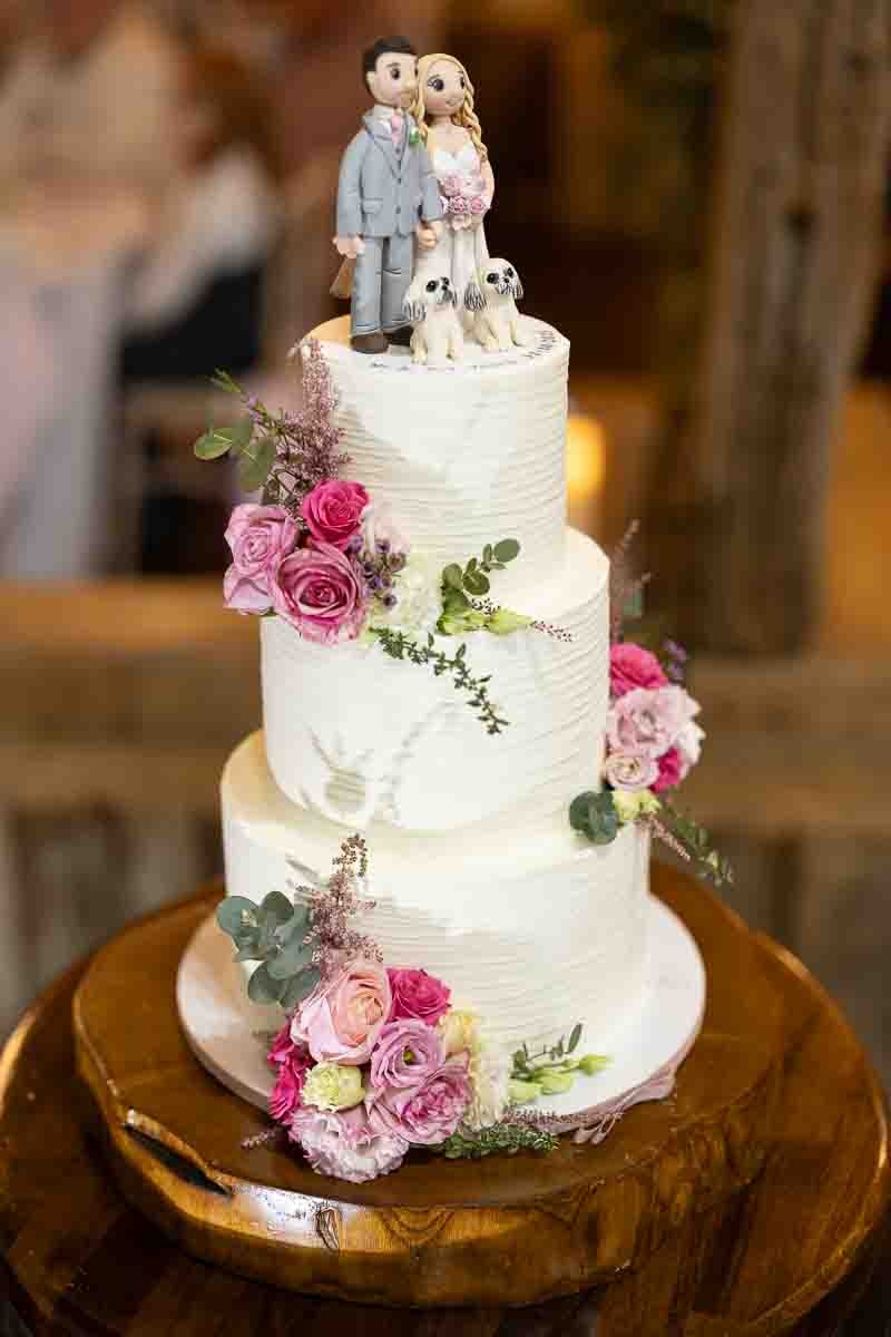 Photo of a wedding cake